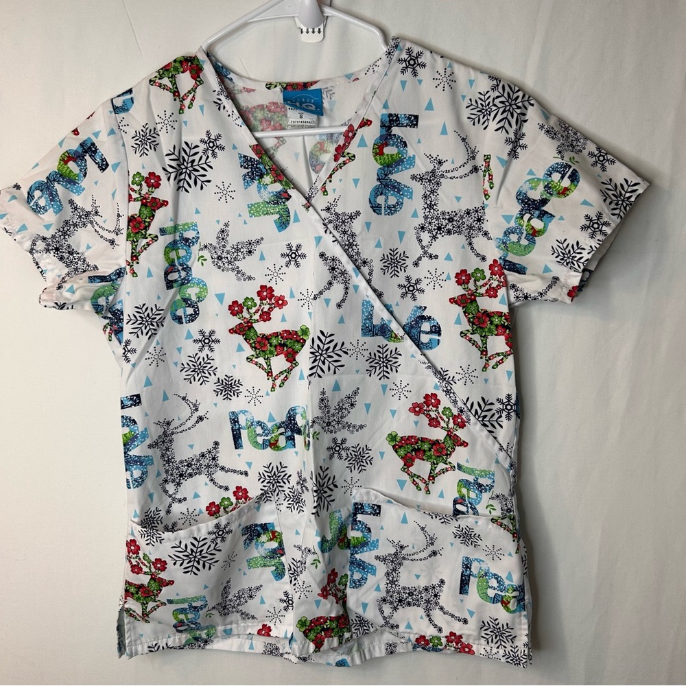 Scrub H.Q. Women’s White Peace Love Joy Short Sleeve Two Pocket Scrub Shirt. S